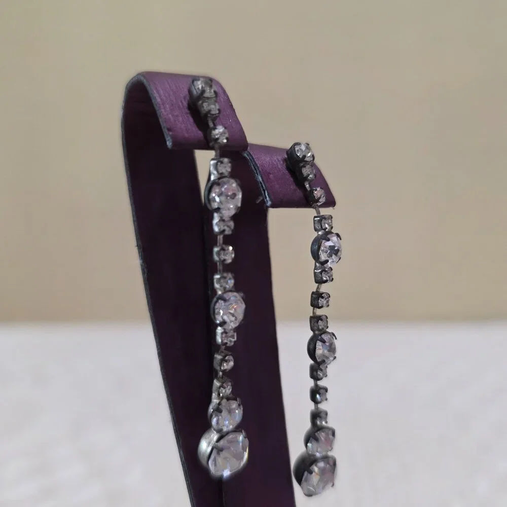 Vintage Prong-Set Round White Rhinestones Elegant Dangle Pierced Earrings